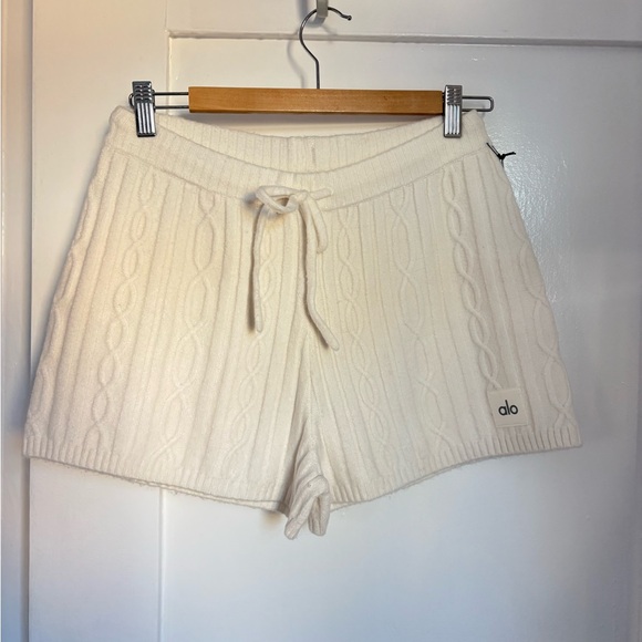 ALO Yoga Women's White Cable Knit Winter Bliss Shorts - Picture 4 of 7